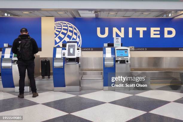 Universal Check In 748 Us United Airlines Check In Stock Photos, High-Res Pictures, and ...