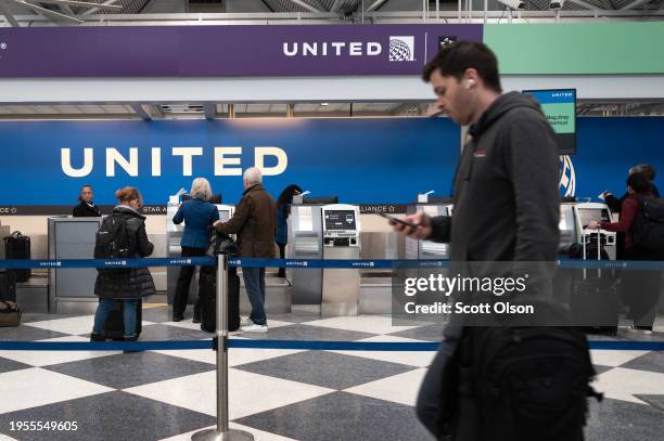 Universal Check In 748 Us United Airlines Check In Stock Photos, High-Res Pictures, and ...