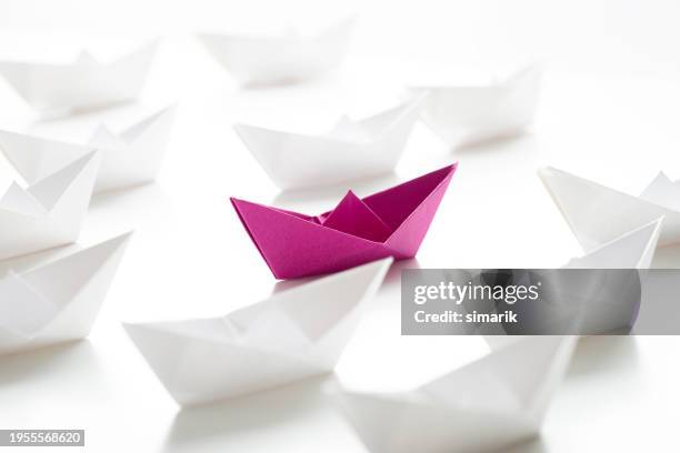rose bateau - origami photos et images de collection