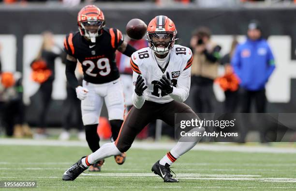 David Bell of the Cleveland Browns catches a pass against the Cincinnati Bengals at Paycor Stadium on January 07, 2024 in Cincinnati, Ohio.