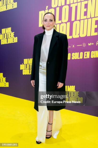 Actress and singer, Leonor Watling, poses during a photocall prior to the premiere of the film 'Un mal dia lo tiene cualquiera', at Cine...