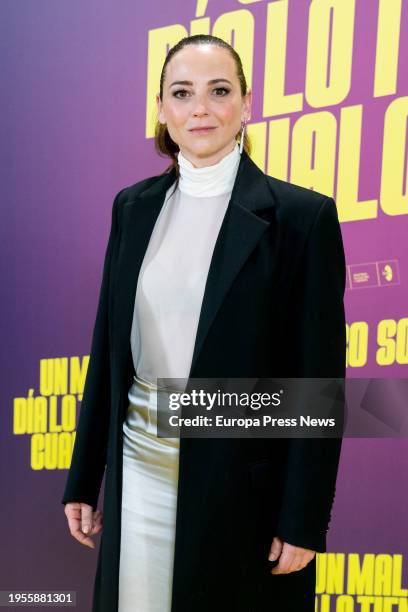 Actress and singer, Leonor Watling, poses during a photocall prior to the premiere of the film 'Un mal dia lo tiene cualquiera', at Cine...