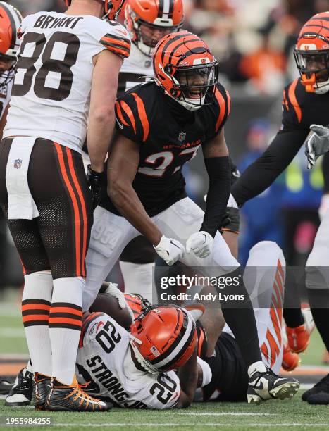 Jordan Battle of the Cincinnati Bengals celebrates a defensive stop against the Cleveland Browns at Paycor Stadium on January 07, 2024 in Cincinnati,...