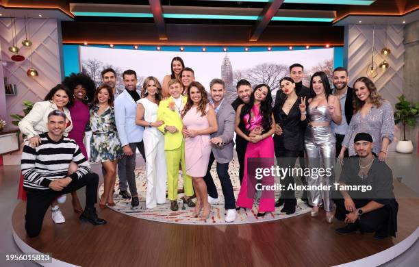 Juan Carlos Nicot, Gisella Aboumrad, Chiky Bombom, Teresa Garcia, Ojani Noah, Toni Costa, Aylin Mujica, Osmel Sousa, Sophia Luna, Jorge Aravena,...