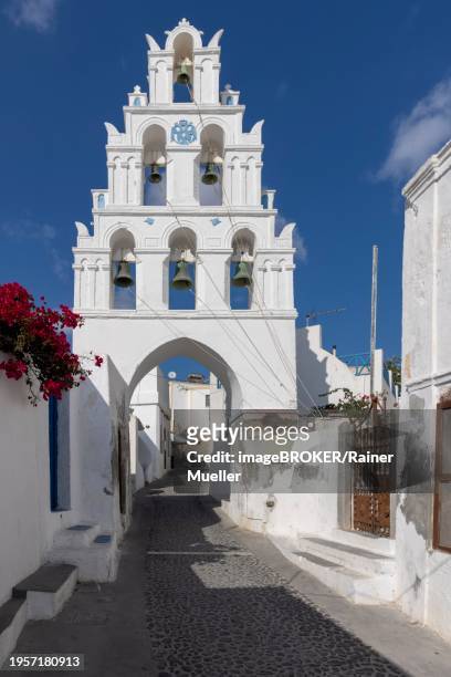 santorini, megalochori, bell tower of the church of the virgin mary, cyclades, greece, europe - megalochori stock-fotos und bilder