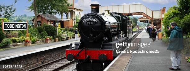 steam locomotive toddington station gloucestershire and warwickshire railway - history and progress of the steam engine stock pictures, royalty-free photos & images