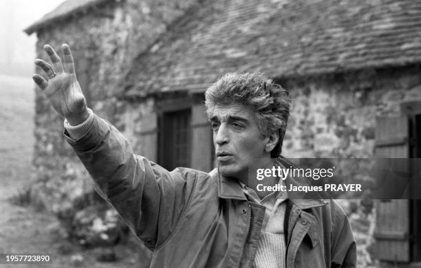 Gérard Darmon sur le tournage du film 'Mais qui arrêtera la pluie' en 1989