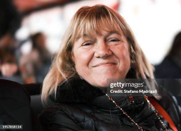woman smiling on the bus - mature woman - fotografias e filmes do acervo