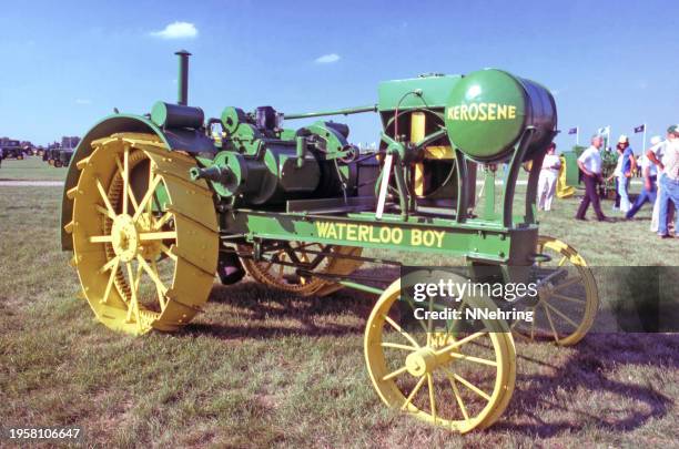 john deere waterloo boy tractor - waterloo - iowa imagens e fotografias de stock