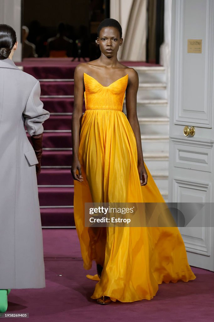 Valentino : Runway - Paris Fashion Week - Haute Couture Spring/Summer 2024