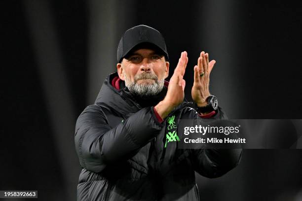 Juergen Klopp, Manager of Liverpool, applauds the fans after the Carabao Cup Semi Final Second Leg match between Fulham and Liverpool at Craven...