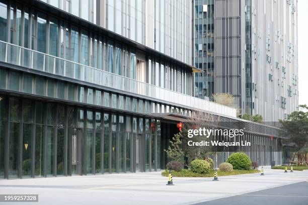 office building front - skyscraper entrance stock pictures, royalty-free photos & images