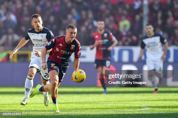 Ylber Ramadani of Lecce and Albert Gudmundsson of Genoa vie for the ball during the Serie A TIM match between Genoa CFC and US Lecce - Serie A TIM at...