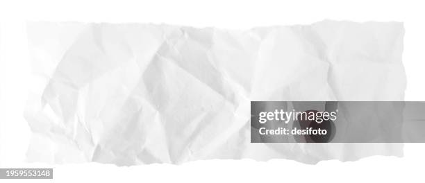 illustrazioni stock, clip art, cartoni animati e icone di tendenza di sfondi vettoriali panoramici orizzontali di carta stropicciata schiacciata di colore bianco con pieghe, rughe e pieghe dappertutto come una semplice pagina di scarto vuota vuota con bordi irregolari strappati tagliati - schiacciato