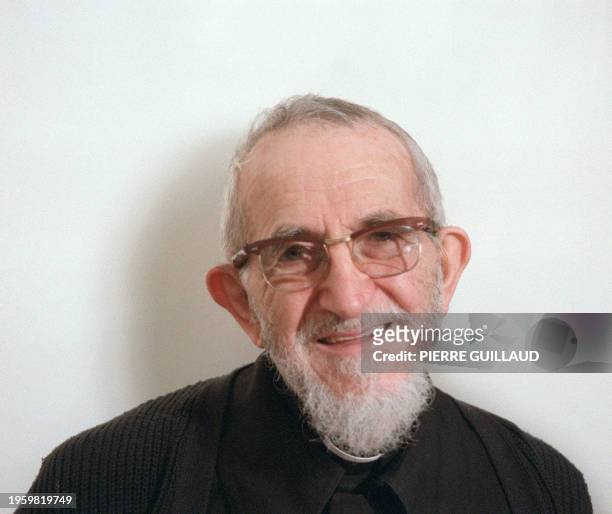 Picture taken 04 December 1986 of French Catholic priest l'abbé Pierre as he presents his play "Le Mystère de la joie" during a press conference, in...