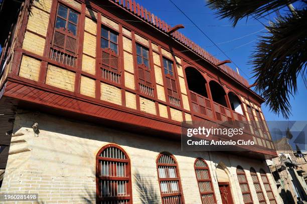 iraq - architecture - culture. houses with wooden mashrabiya in the old quarter, basra - lawn aeration stock pictures, royalty-free photos & images