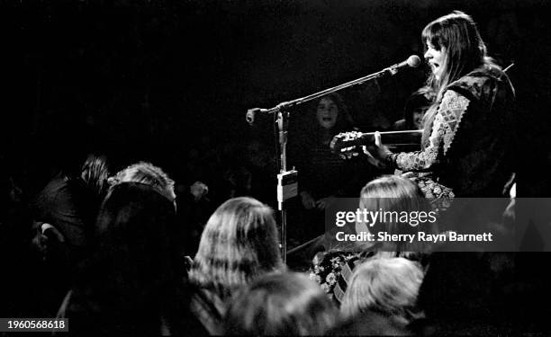 Singer and songwriter Melanie performs at Carnegie Hall on June 13, 1970 in New York City, New York.