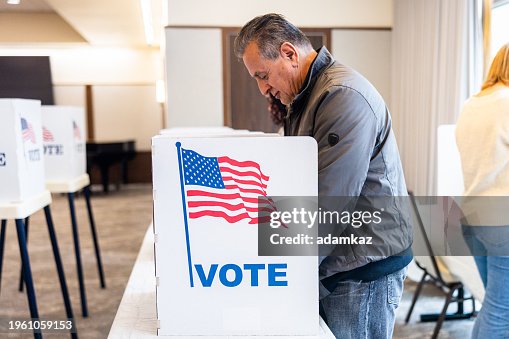 Estadounidenses votando en una elección Estadounidenses votando en una elección