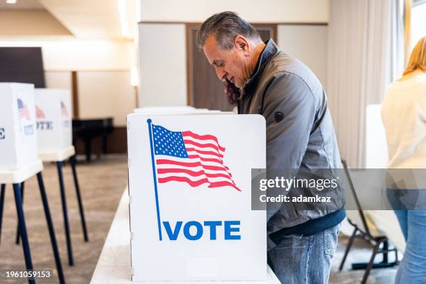 americans voting in an election - polling station us stock pictures, royalty-free photos & images