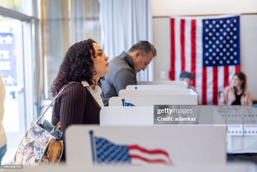 Amerikaner, die an einer Wahl teilnehmen