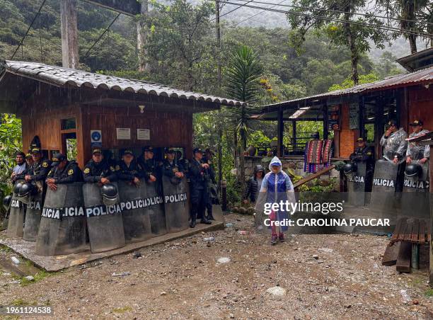 Peruvian Riot Armor 200 Machu Picchu Pueblo Stock Photos, High-Res Pictures, and Images ...