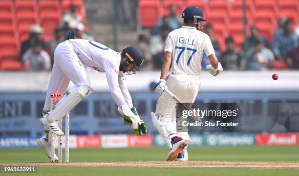 England wicketkeeper Ben Foakes knocks a bail off as he straddles the stumps during day two of the 1st Test Match between India and England at Rajiv...