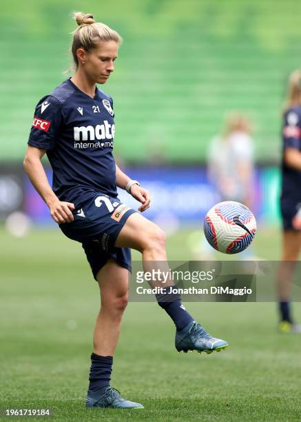 Elise Kellond-Knight of Melbourne Victory warms up ahead of the A-League Women round 14 match between Melbourne Victory and Sydney FC at AAMI Park,...