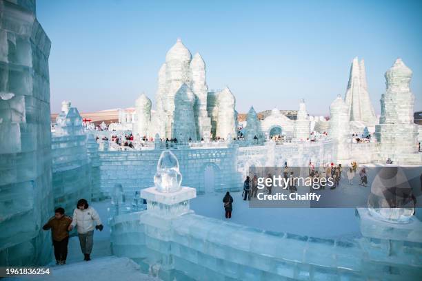 ice festival in harbin,heilongjiang,china - harbin winter - fotografias e filmes do acervo