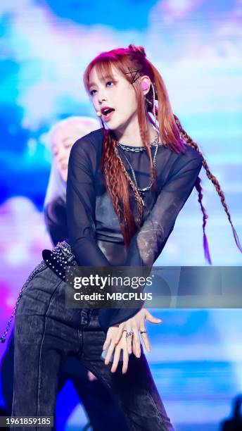 Chu Singer Chuu (Singer) Photos and Premium High Res Pictures - Getty Images