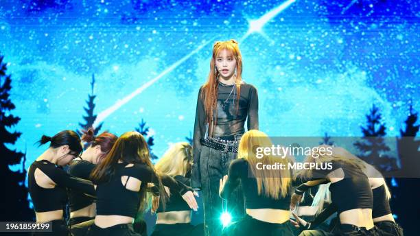 Chu Singer Chuu (Singer) Photos and Premium High Res Pictures - Getty Images