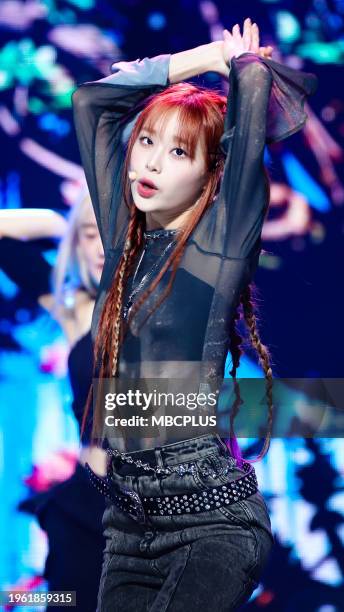 Chu Singer Chuu (Singer) Photos and Premium High Res Pictures - Getty Images