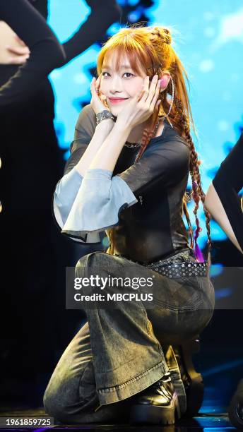 Chu Singer 119 Chuu (Singer) Stock Photos, High-Res Pictures, and Images - Getty ...