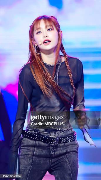 Chu Singer Chuu (Singer) Photos and Premium High Res Pictures - Getty Images