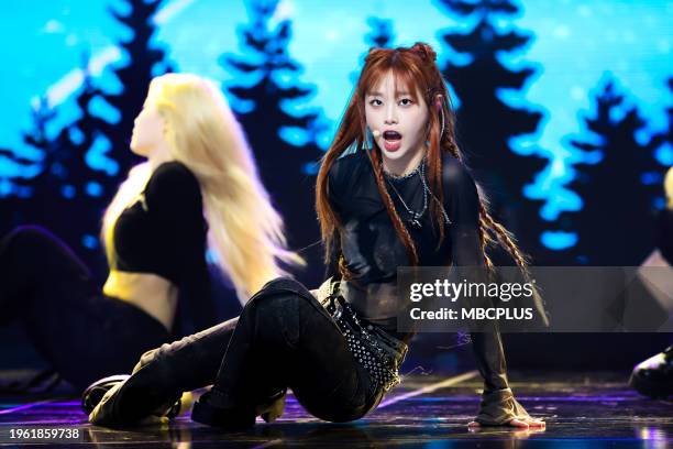 Chu Singer Chuu (Singer) Photos and Premium High Res Pictures - Getty Images