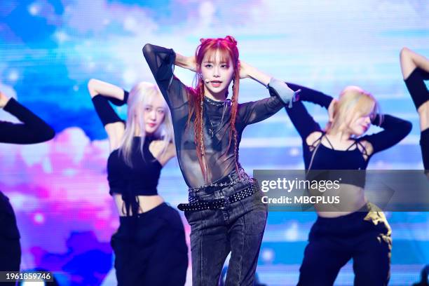 Chu Singer Chuu (Singer) Photos and Premium High Res Pictures - Getty Images