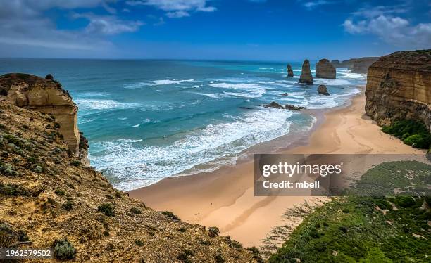 the twelve apostles at port campbell national park - princetown vic australia - océan glacial antarctique photos et images de collection