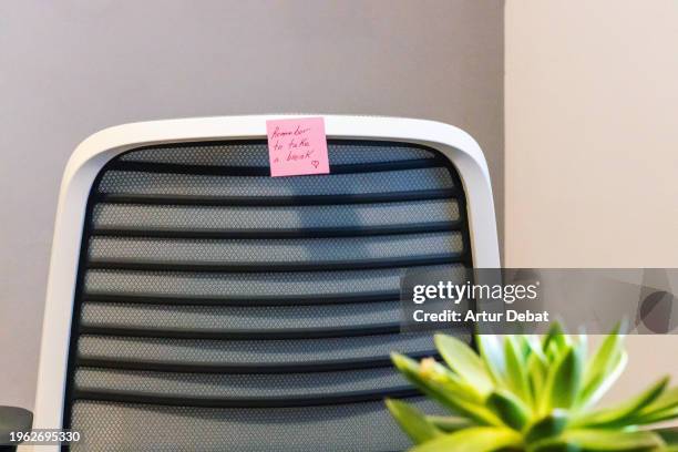 adhesive note in a chair office home with a motivation phrase. - heart chair design stock pictures, royalty-free photos & images