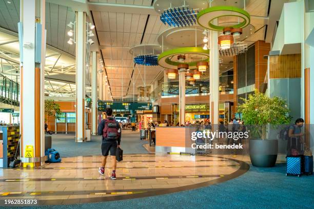 aéroport international de vancouver bc canada voyage - richmond-colombie-britannique photos et images de collection
