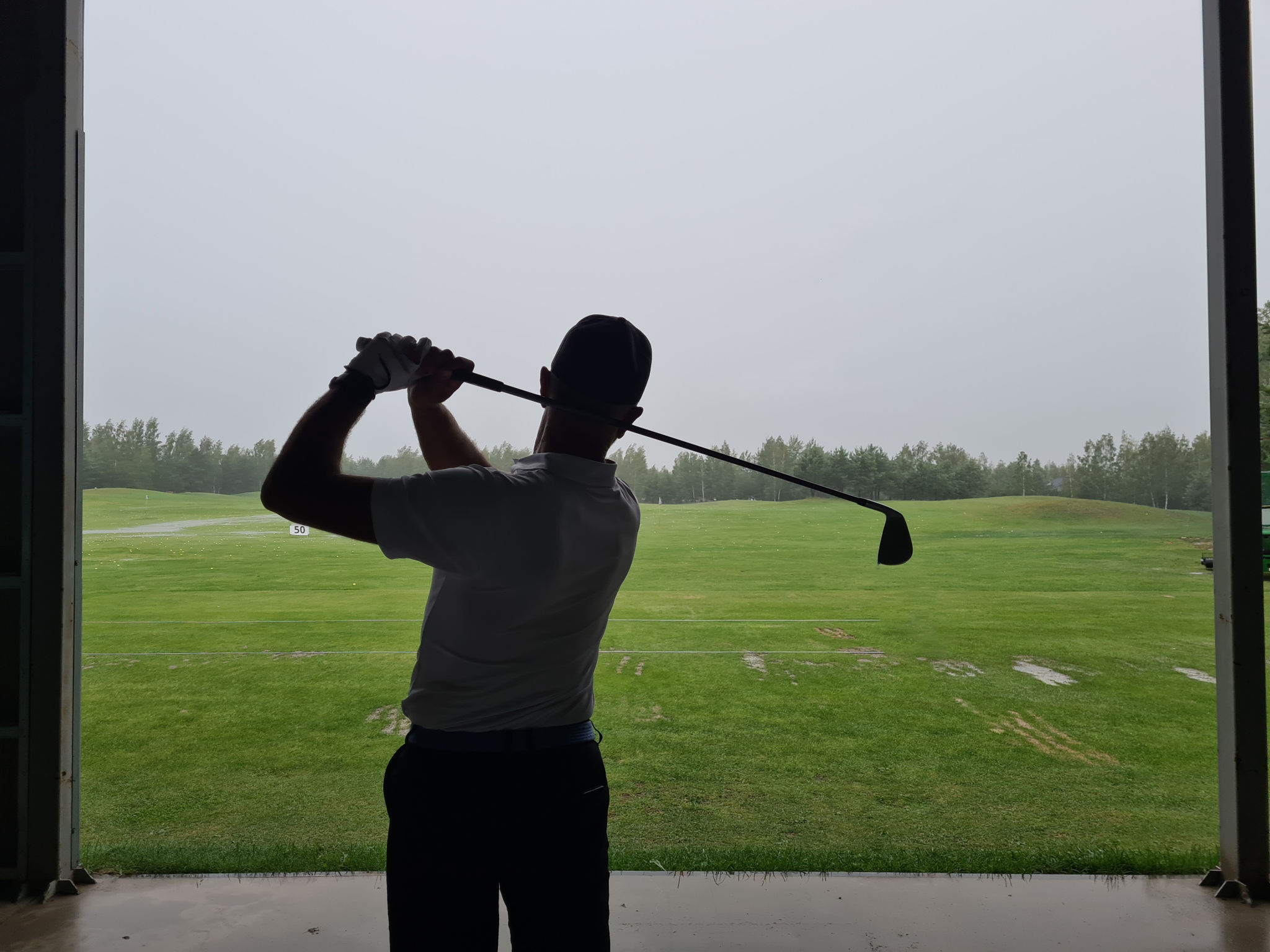 golfer using simulator