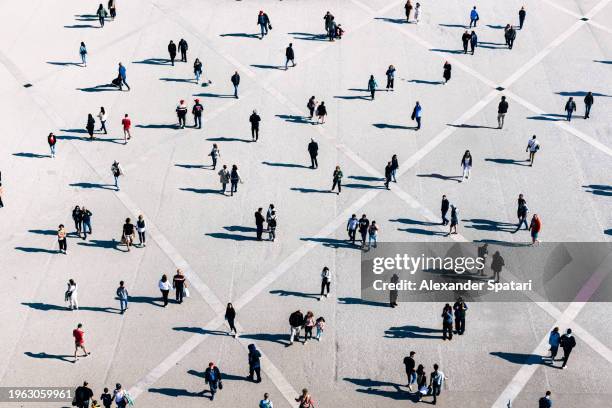 people walking on the city square on the sunny day, aerial view - demografie stockfoto's en -beelden