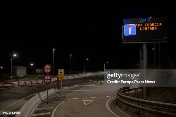 The AP-7 highway cut at the height of La Jonquera by the protest of French farmers, on 26 January, 2024 in Girona, Catalonia, Spain.There are up to...