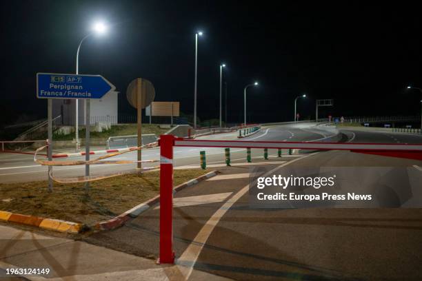 The AP-7 highway cut at the height of La Jonquera by the protest of French farmers, on 26 January, 2024 in Girona, Catalonia, Spain.There are up to...