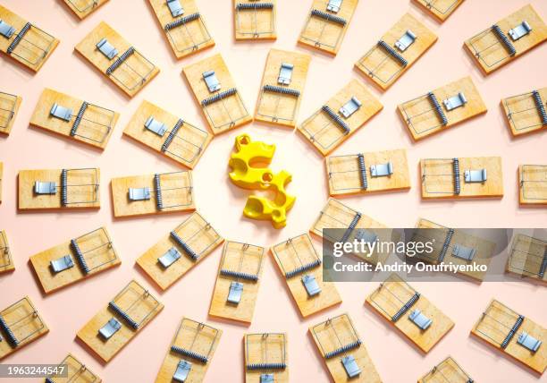 dollar sign mousetrap - money temptation stock pictures, royalty-free photos & images