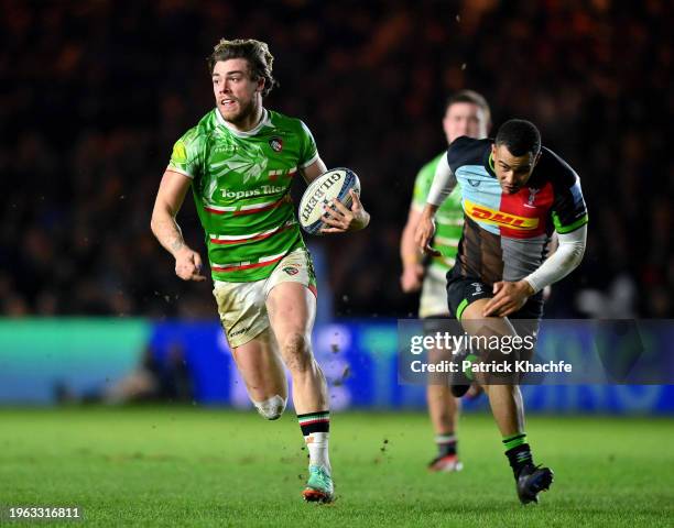 Ollie Hassell-Collins of Leicester Tigers with the ball during the Gallagher Premiership Rugby match between Harlequins and Leicester Tigers at The...