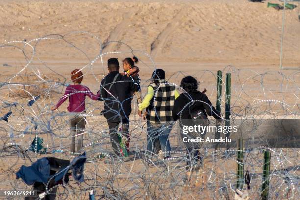 Crossing Razor Wire 1,670 Barbed Wire Border Crossing Stock Photos, High-Res Pictures, and ...