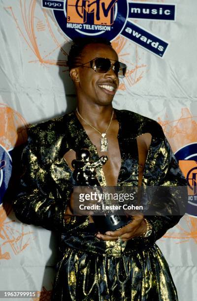 American rapper MC Hammer poses with his Best Rap video award during the 1990 MTV Video Music Awards at the Universal Amphitheatre in Los Angeles,...