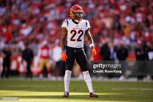 Chidobe Awuzie of the Cincinnati Bengals defends in coverage during an NFL football game against the San Francisco 49ers at Levi's Stadium on October...