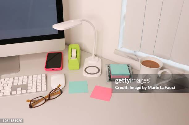 colorful sticky notes on modern office desk - boca raton florida stock pictures, royalty-free photos & images