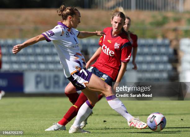 Elizabeth Grace Anton of Perth Glory and Chelsea Dawber of Adelaide United during the A-League Women round 14 match between Adelaide United and Perth...