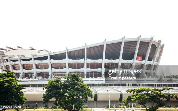 lagos, nigeria - creative & entertainment center - lagos skyline stockfoto's en -beelden